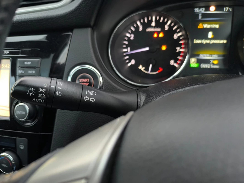 Nissan Qashqai Hatchback Black #22