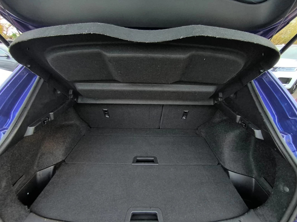 Nissan Qashqai Hatchback Black #30