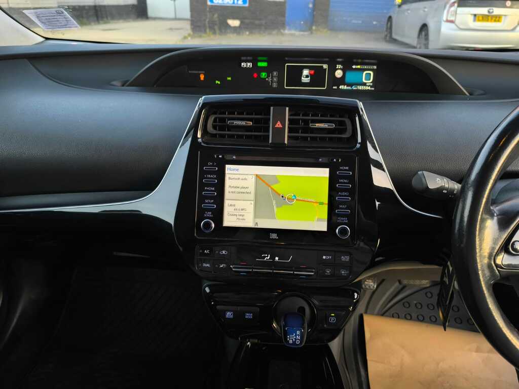 Toyota Prius S White #16