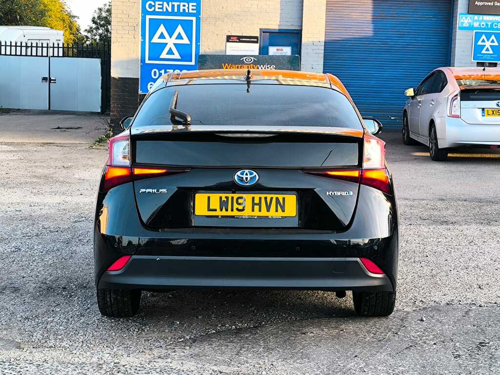 Toyota Prius S White #7