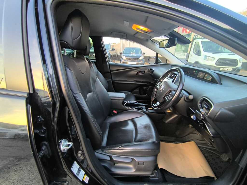 Toyota Prius S White #8