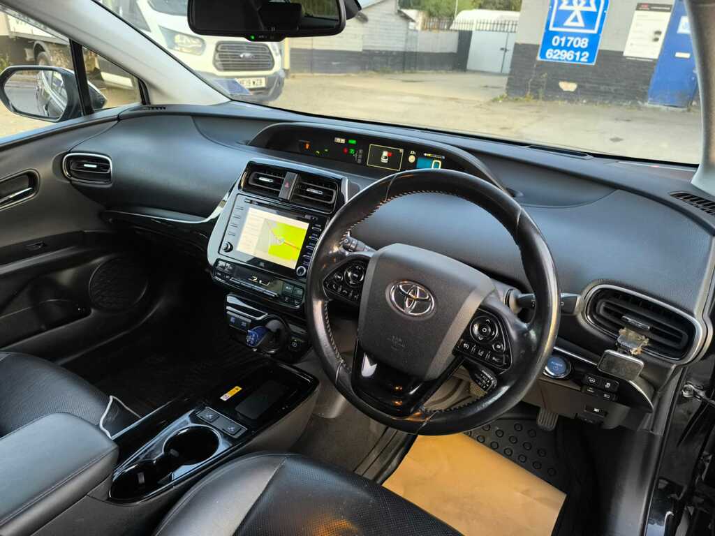 Toyota Prius S White #9