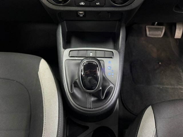 Hyundai I10 Hatchback Silver #29