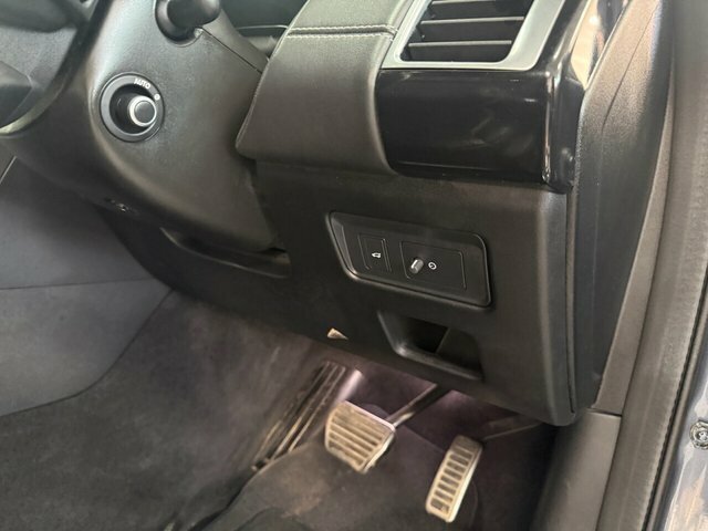 Land Rover Discovery Diesel White #37