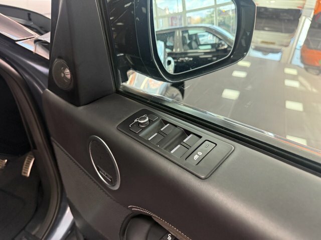 Land Rover Discovery Diesel White #35