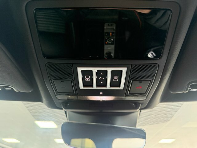 Land Rover Discovery Diesel White #53