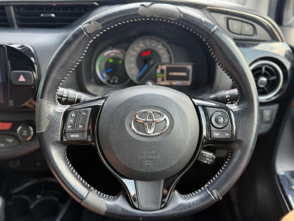 Toyota Yaris Icon Red #32