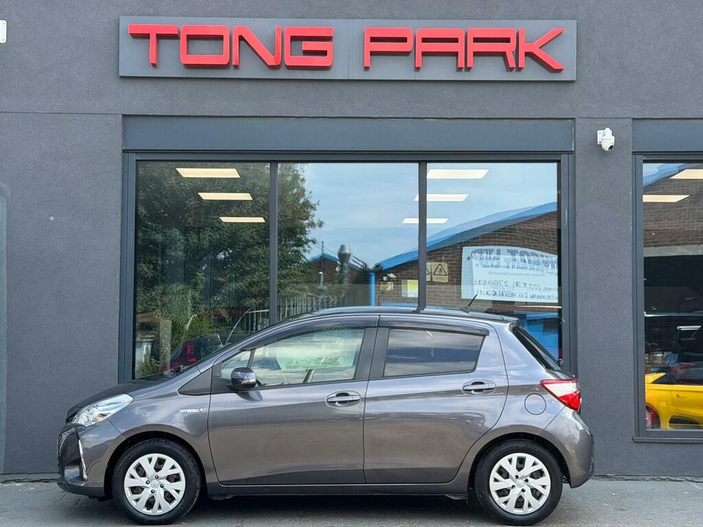 Toyota Yaris Icon Red #6