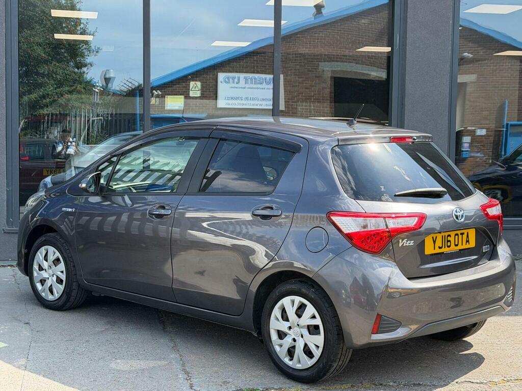 Toyota Yaris Icon Red #9