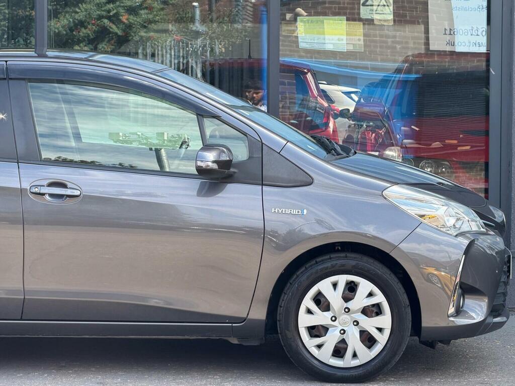 Toyota Yaris Icon Red #11