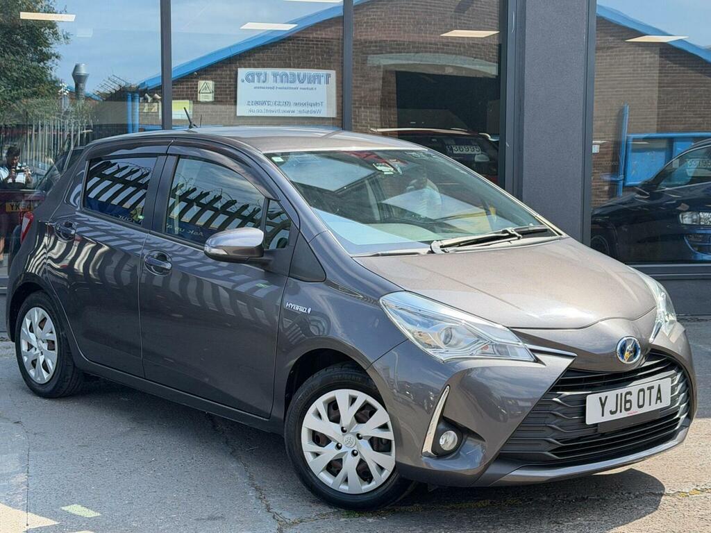 Toyota Yaris Icon Red #8