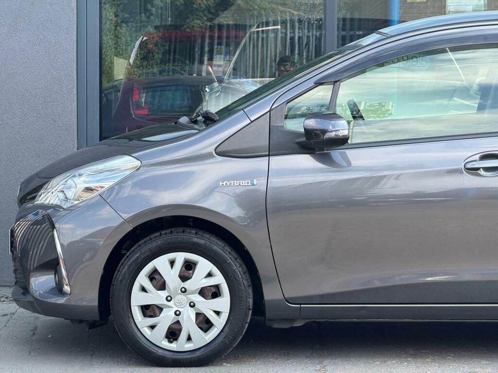 Toyota Yaris Icon Red #12