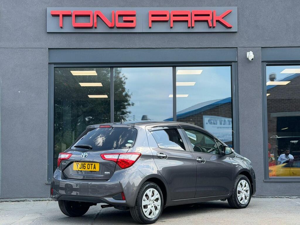 Toyota Yaris Icon Red #4