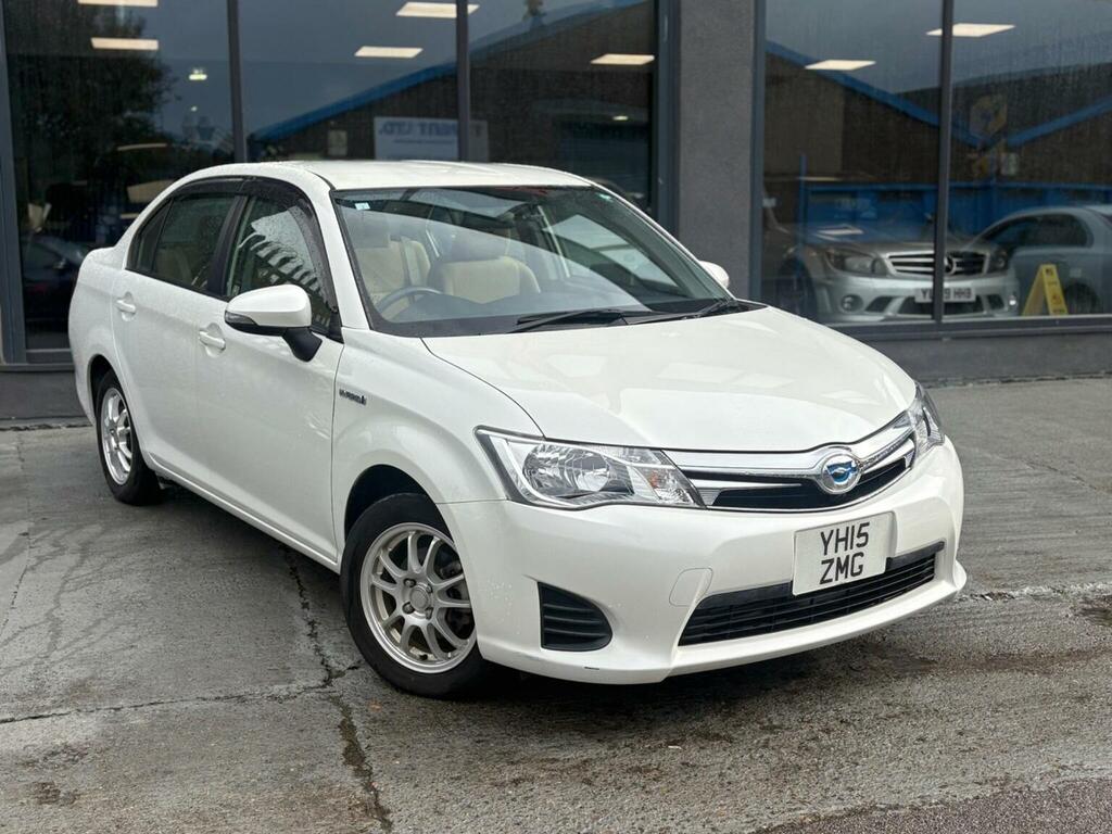 Toyota Corolla Axio Hybrid 1.5 Vvt-h Cvt White #2