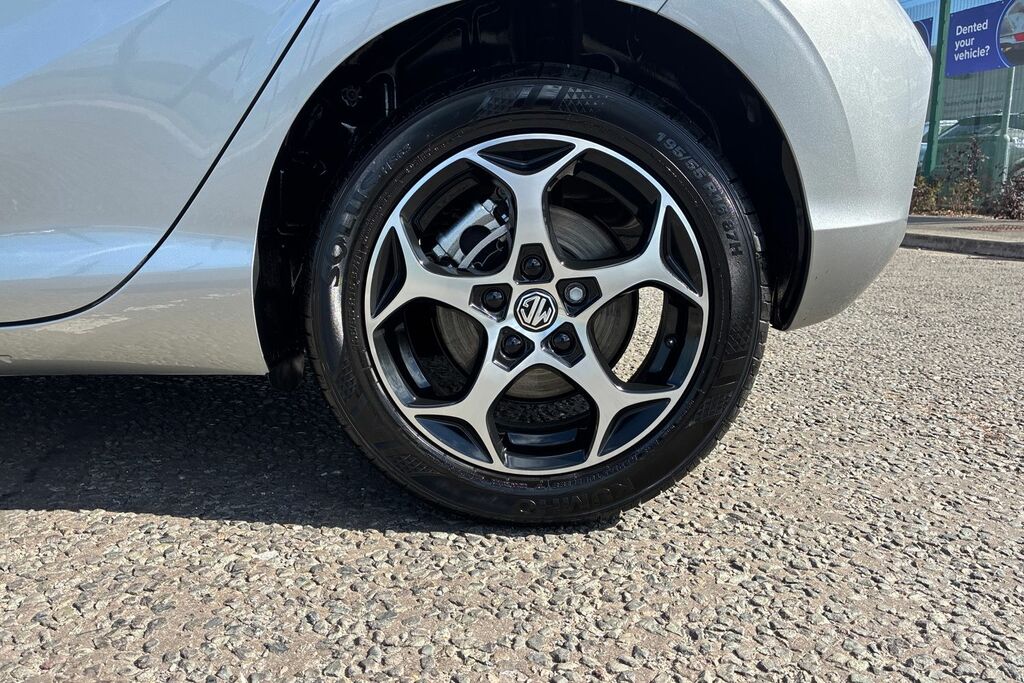 MG MG3 1.5 Hybrid Plus Trophy Hatchback Hybrid Silver #5