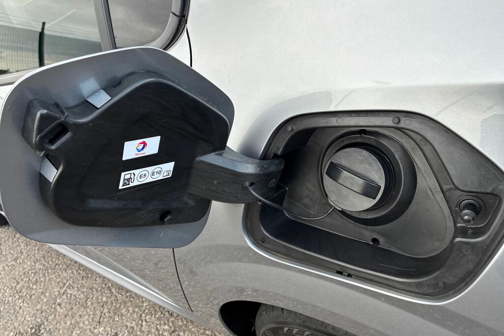 Peugeot 208 1.2 Puretech 100 Allure Grey #24
