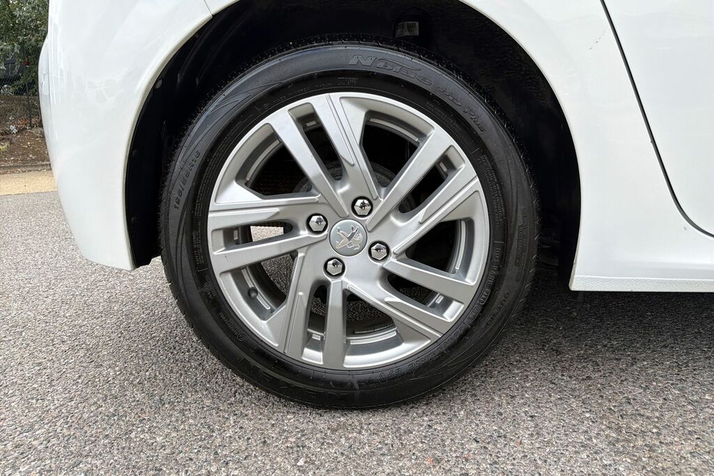Peugeot 208 1.2 Puretech Active Hatchback Eu White #5