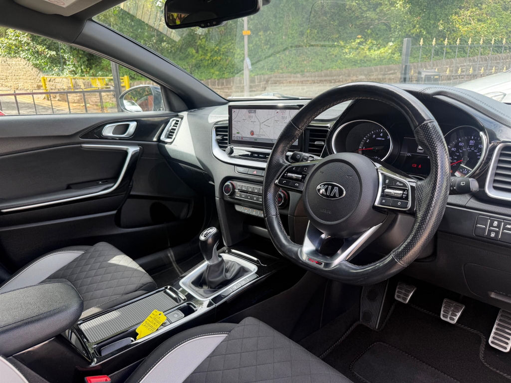 Kia Proceed Shooting Brake 1.5T Gdi Isg Gt-l White #3