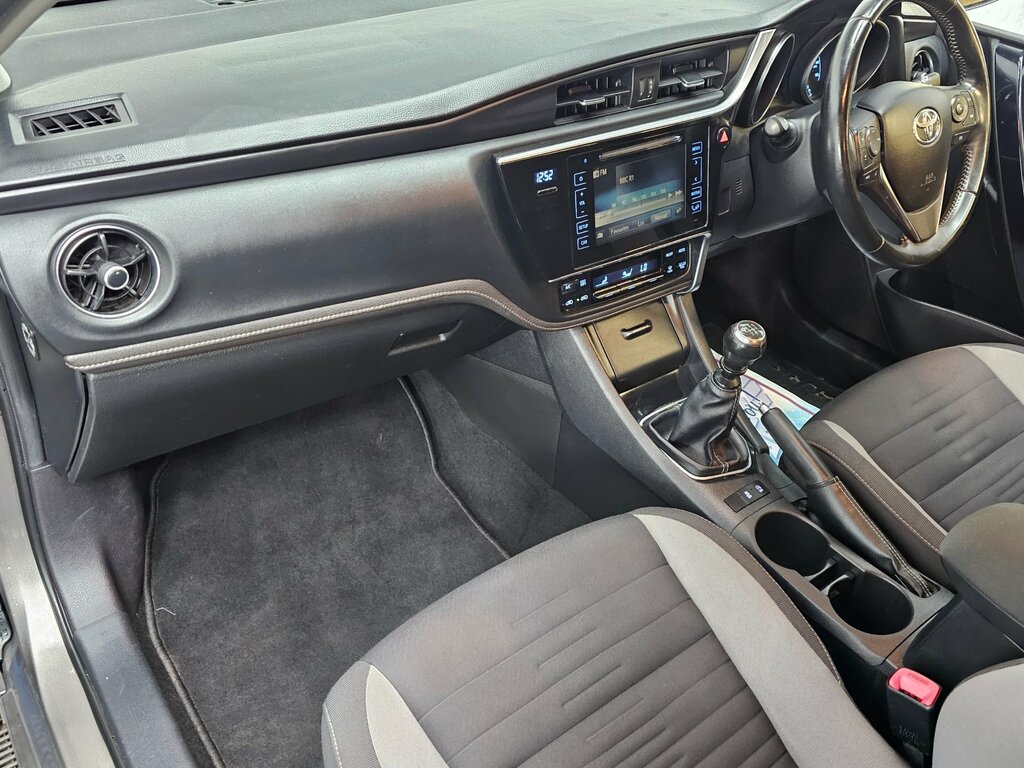 Toyota Auris Hatchback Black #11