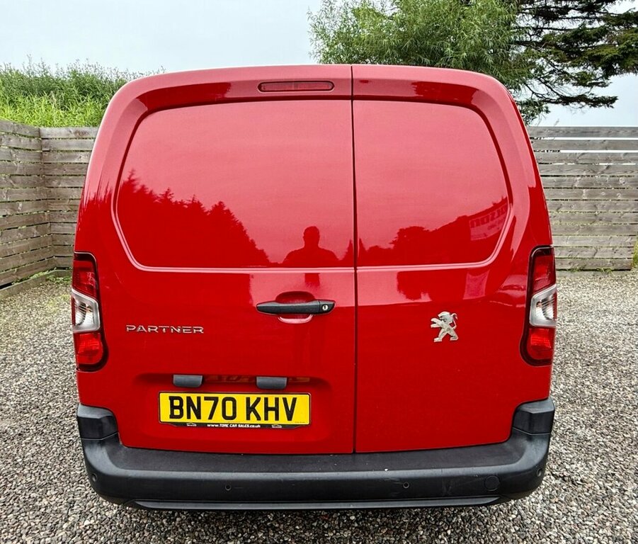 Peugeot Partner 1.5L Professional Red #4