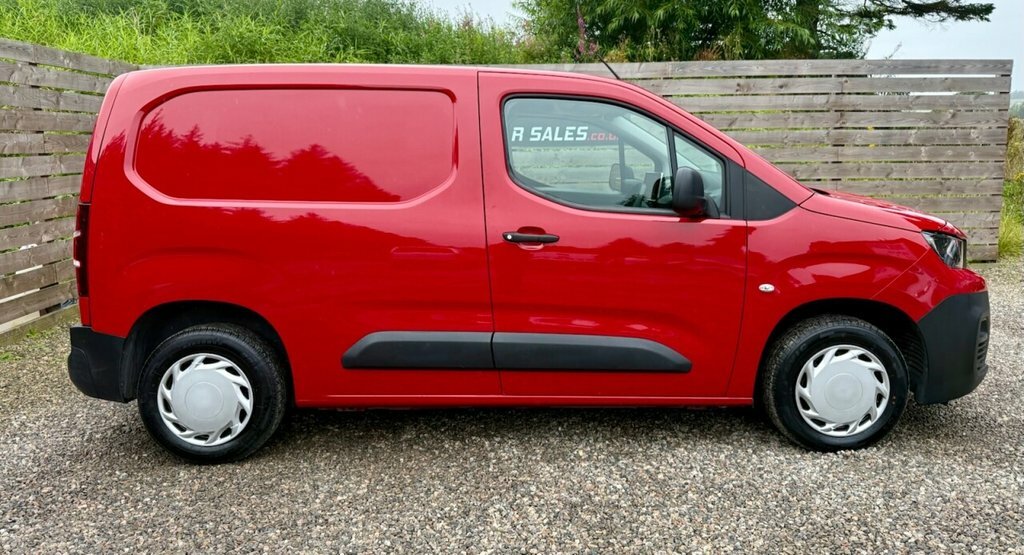 Peugeot Partner 1.5L Professional Red #2