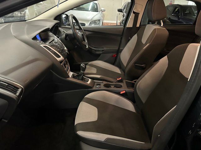 Ford Focus 1.6 Zetec Hatchback Silver #5
