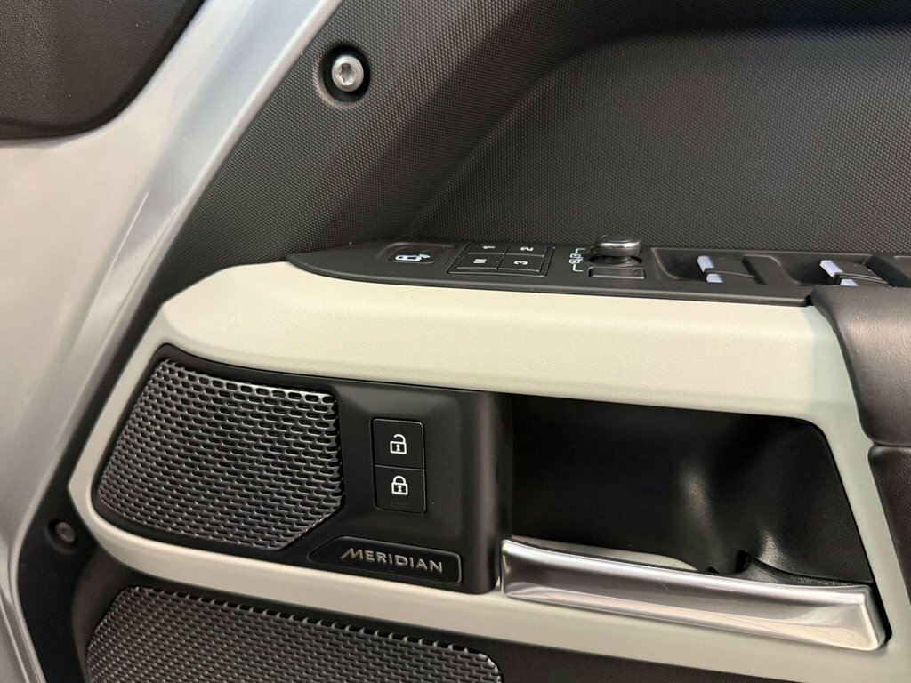 Land Rover Defender 3.0 D250 X-dynamic Se 90 Black #23