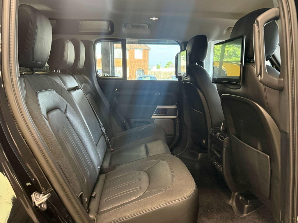 Land Rover Defender 2.0 Se 237 Bhp Silver #14