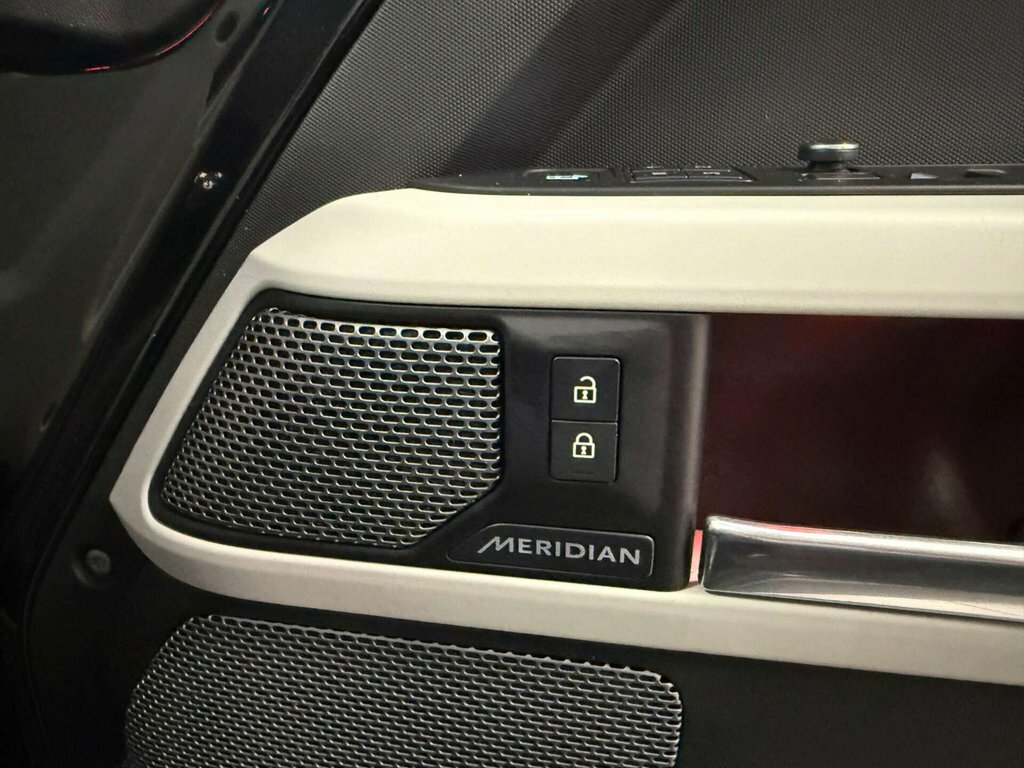 Land Rover Defender 2.0 Se 237 Bhp Silver #37
