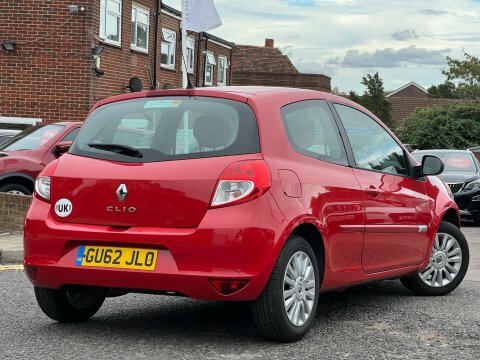 Renault Clio 1.2 Expression Red #3