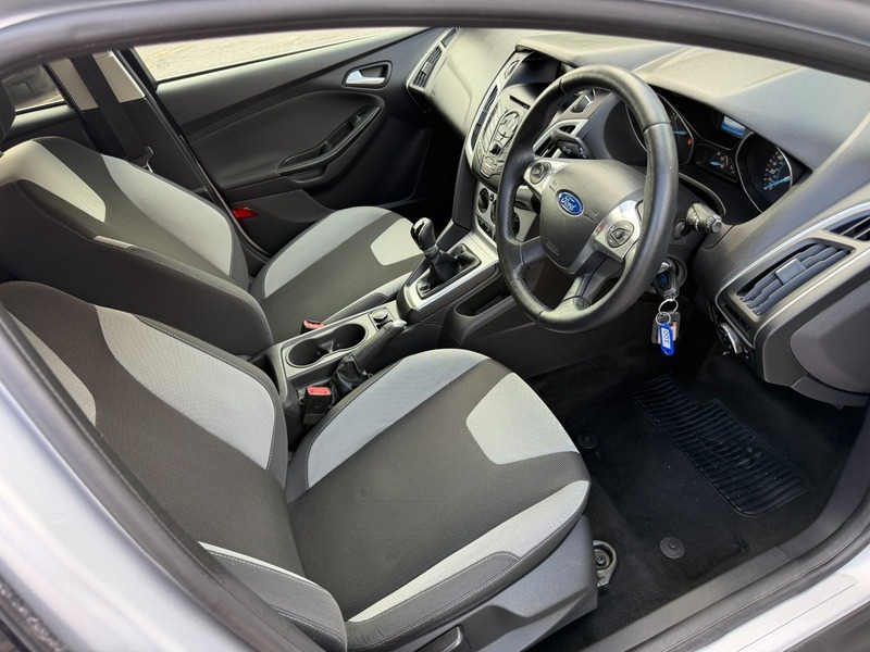 Ford Focus Zetec-full Service History 1 Silver #5