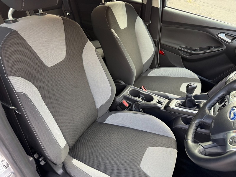 Ford Focus Zetec-full Service History 1 Silver #6