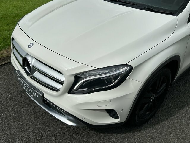 Mercedes-Benz GLA Class  Red #22