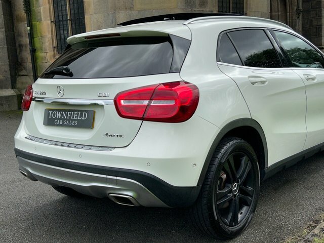 Mercedes-Benz GLA Class  Red #14