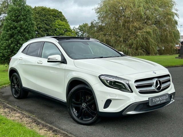 Mercedes-Benz GLA Class  Red #10