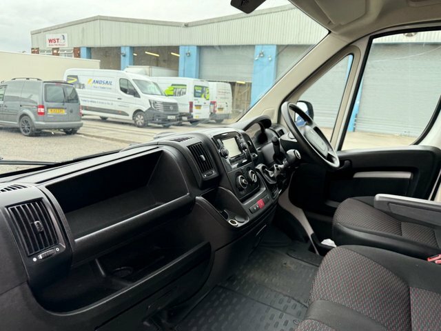 Peugeot Boxer Professional White #20