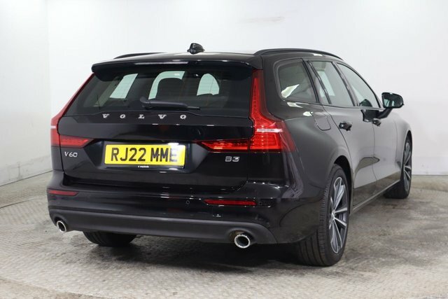 Volvo V60 2.0 B3 Mhev Momentum Estate Hybrid Dct Black #4