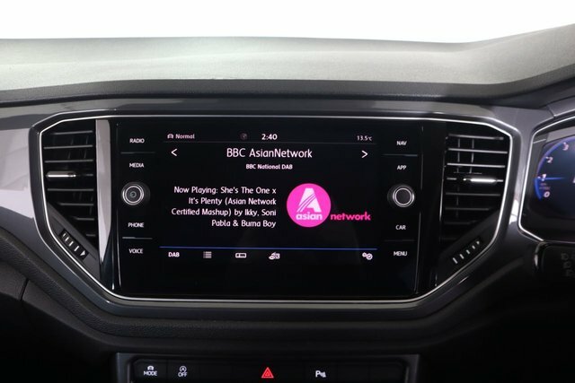 Volkswagen T-Roc Black #30