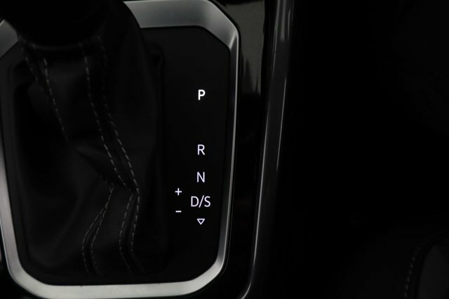 Volkswagen T-Roc Black #29
