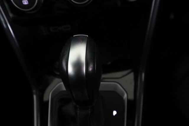 Volkswagen T-Roc Black #28