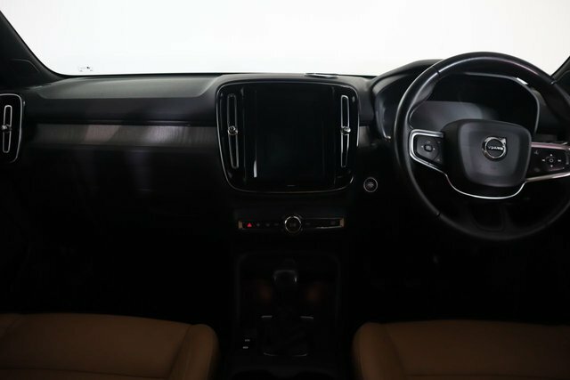 Volvo XC40 2.0 D3 R-design 148 Bhp Black #17