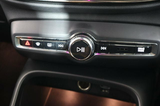 Volvo XC40 2.0 D3 R-design 148 Bhp Black #34