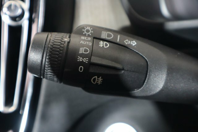 Volvo XC40 2.0 D3 R-design 148 Bhp Black #22