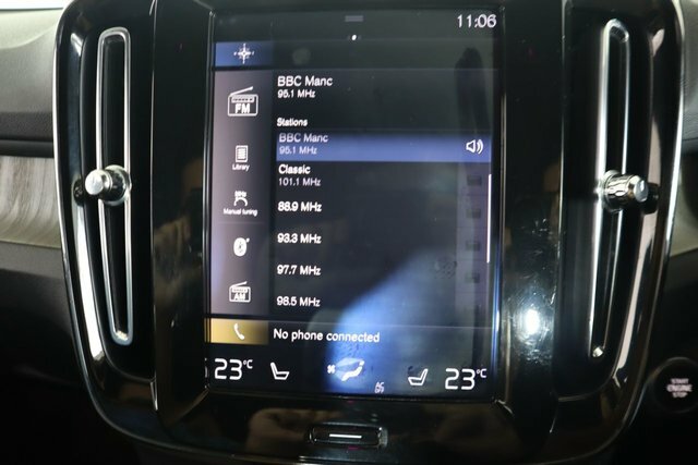 Volvo XC40 2.0 D3 R-design 148 Bhp Black #27