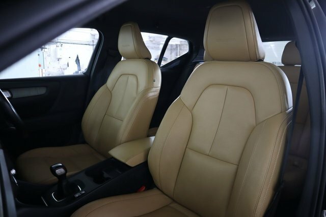 Volvo XC40 2.0 D3 R-design 148 Bhp Black #16