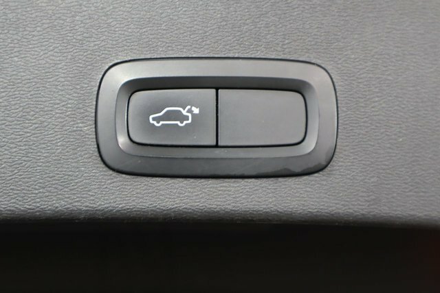 Volvo XC40 2.0 D3 R-design 148 Bhp Black #41