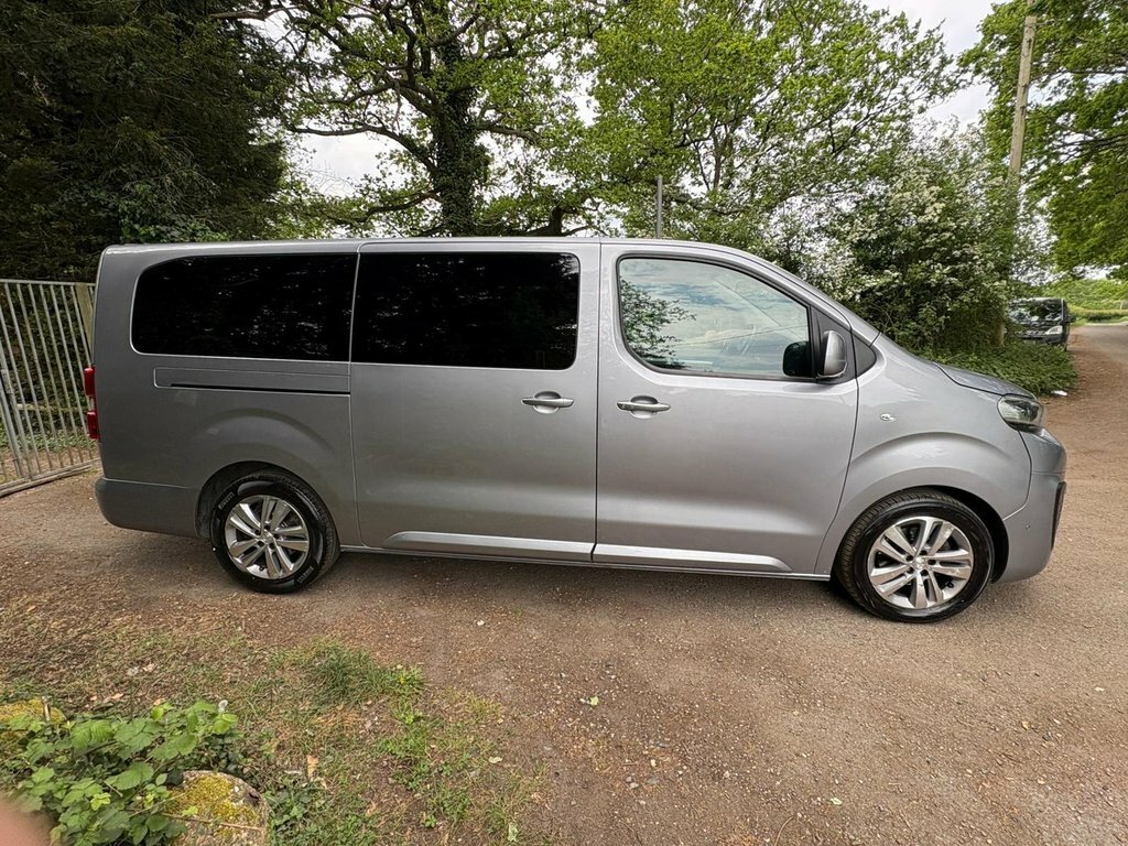 Peugeot Traveller 2L Active Red #4