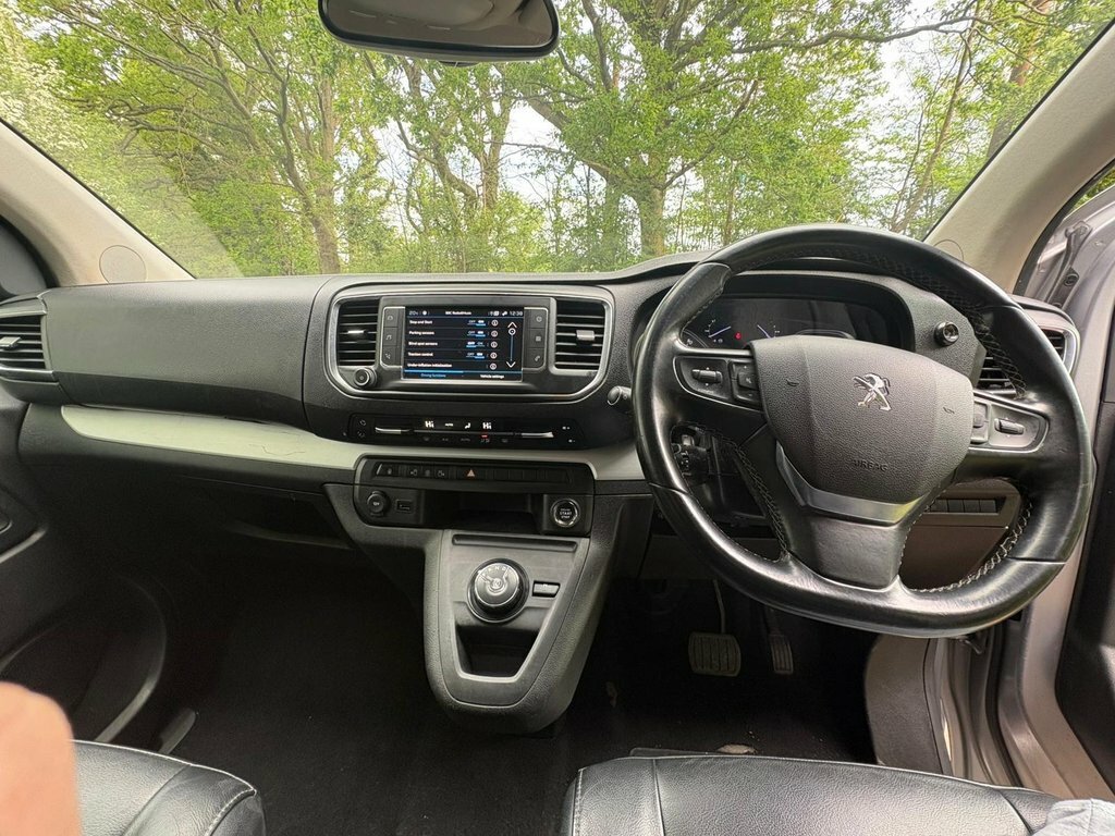 Peugeot Traveller 2L Active Red #7