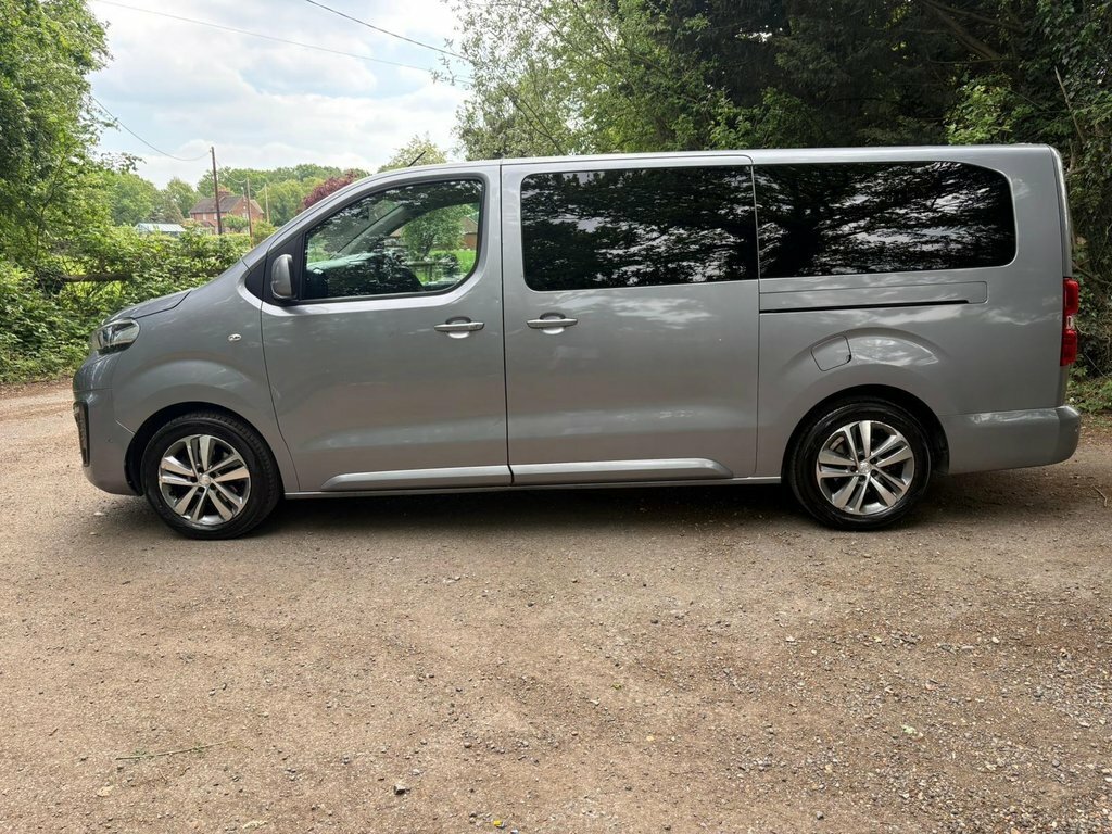 Peugeot Traveller 2L Active Red #3