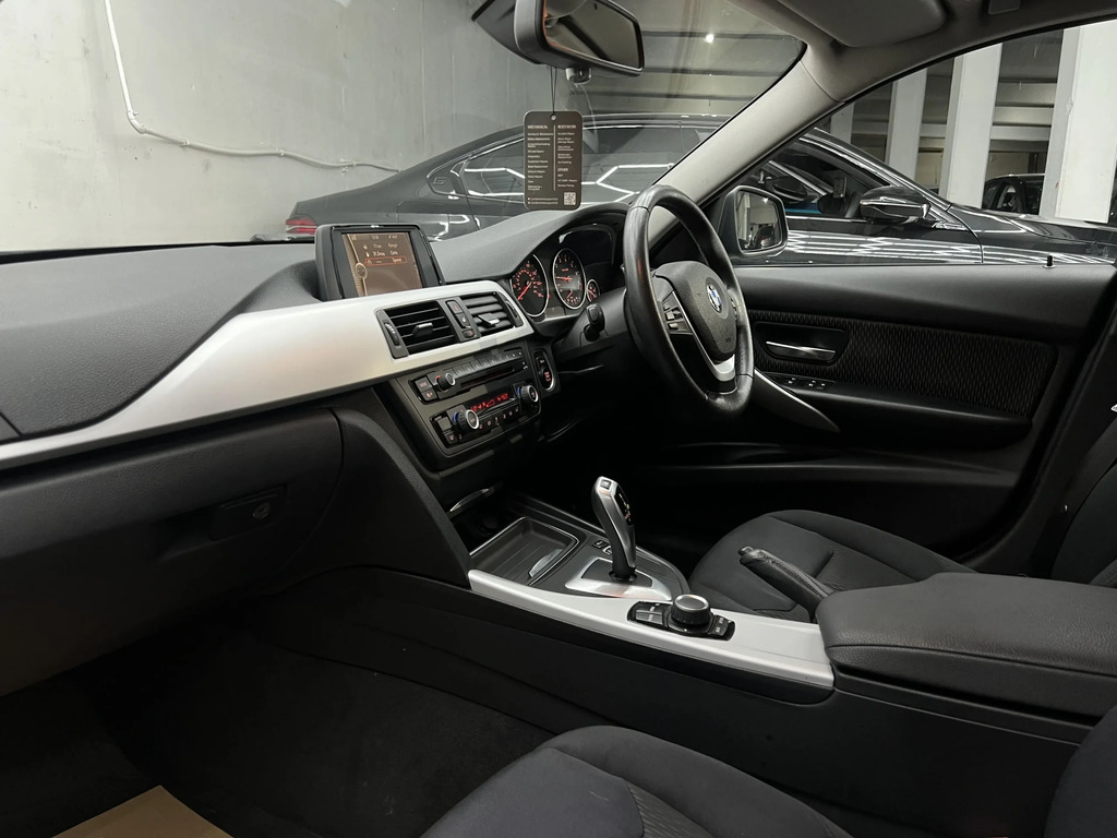 BMW 3 Series Saloon Blue #46